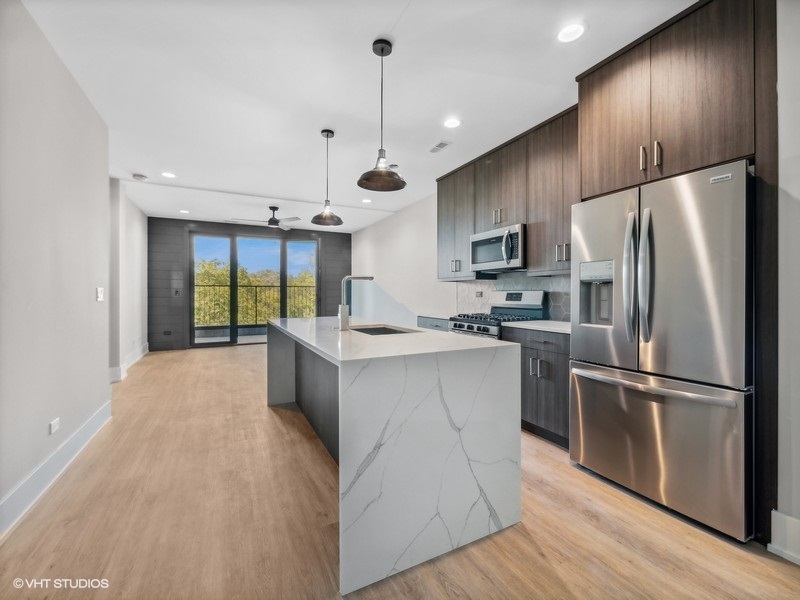 3839 N. Clark - 402